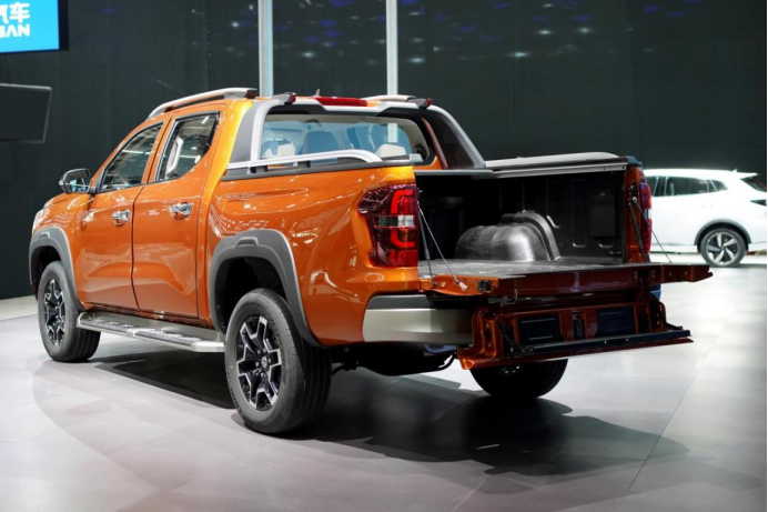 【新闻稿】引领新能源皮卡价值进阶，全球首款超级增程皮卡长安猎手震撼亮相1866.png