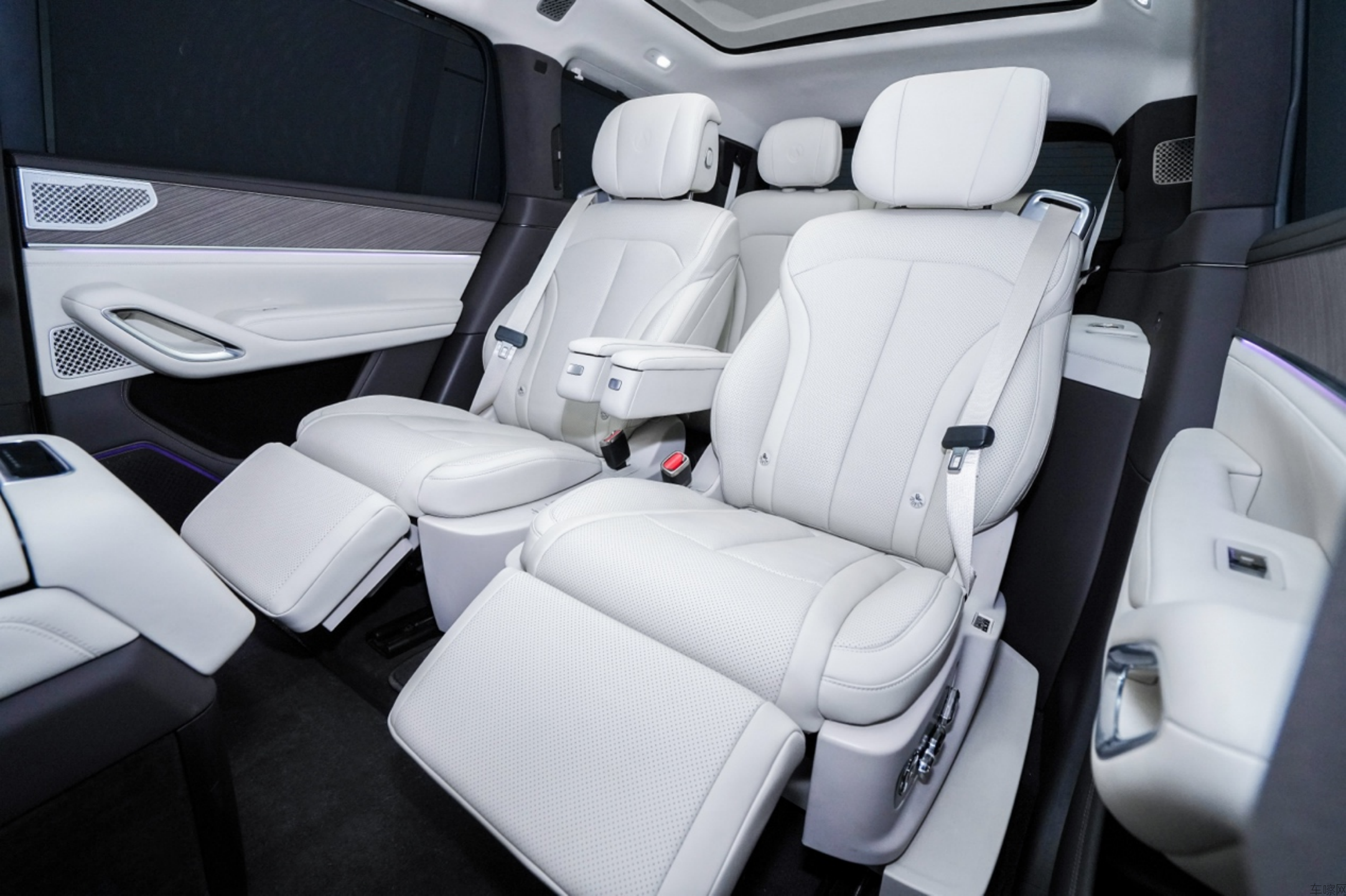 【上市新闻稿】科技重构旗舰SUV！腾势N9震撼上市不再低调， 38.98万元起-