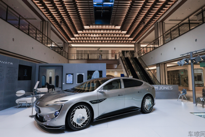 20250325_新闻稿_Kim Jones限量联名版，阿维塔012开启全球交付