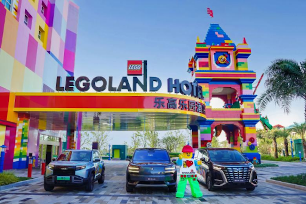 20250708_1751963266688559.png 比亚迪携手上海乐高乐园®度假区,让孩子考取人生第一张“驾驶证”993.png