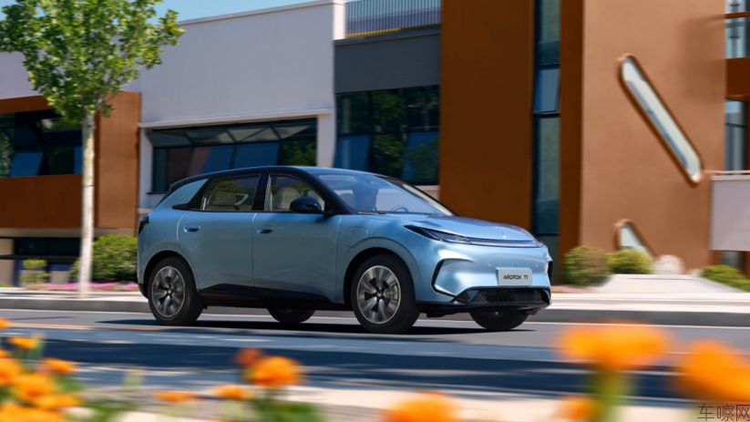 6.28万起！“家庭精品纯电新标杆”极狐T1闪耀上市