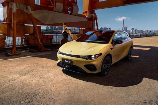 【新闻稿】限时惊喜价9.28万起！零跑Lafa5正式上市 重塑10万级纯电轿跑价